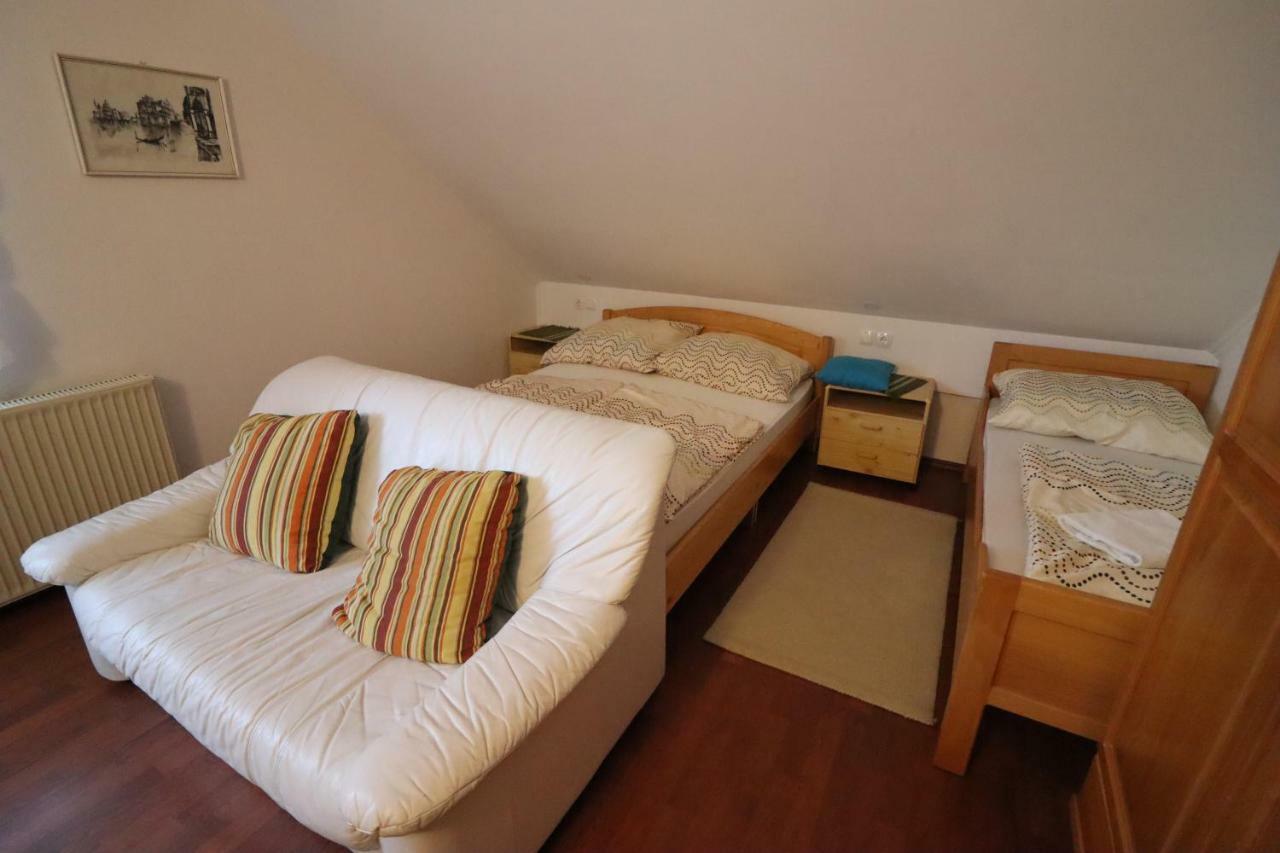 Pod Orehi Guest House Loce pri Poljcanah Exterior photo
